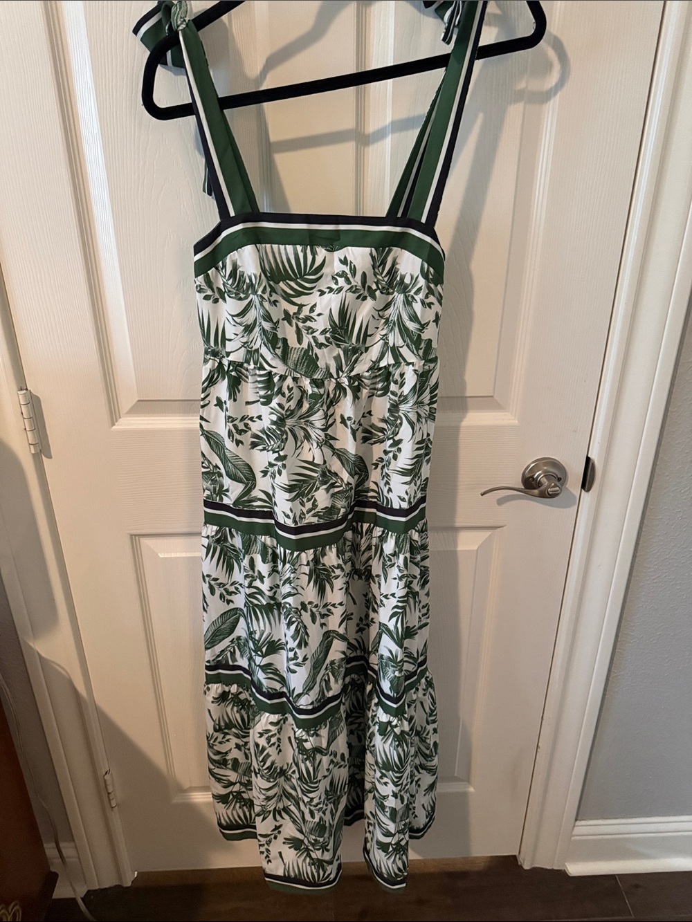 Sleeveless Green Leaf Print Midi Dress